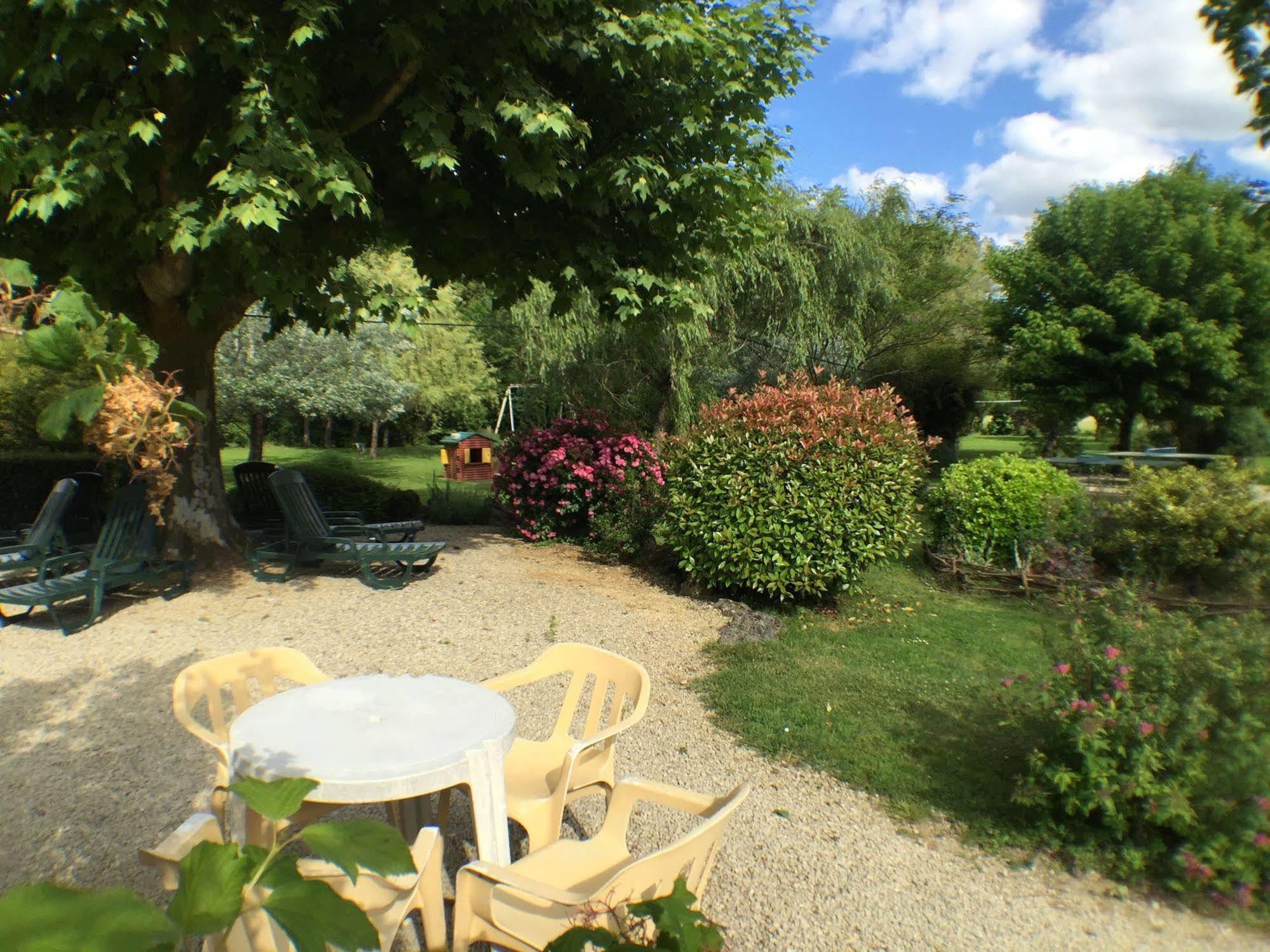 Auberge De La Petite Reine Siorac-en-Perigord Exterior photo